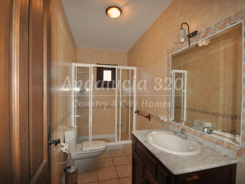 9 bedroom Finca/Country House for sale in Montefrio with pool garage - € 295,000 (Ref: 9489688)