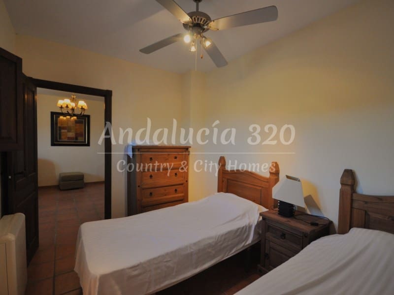 9 bedroom Finca/Country House for sale in Montefrio with pool garage - € 295,000 (Ref: 9489688)