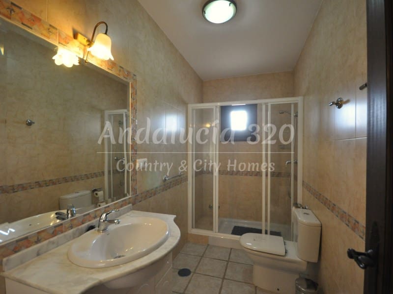 9 bedroom Finca/Country House for sale in Montefrio with pool garage - € 295,000 (Ref: 9489688)