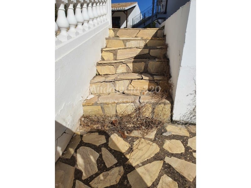 9 bedroom Finca/Country House for sale in Montefrio with pool garage - € 295,000 (Ref: 9489688)