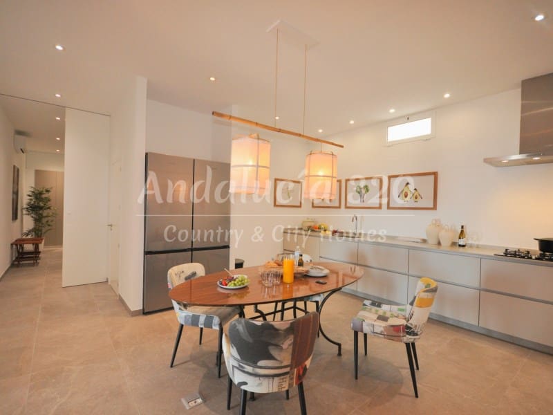 6 soveværelse Finca/Landehus til salg i Almunecar med swimmingpool garage - € 795.000 (Ref: 9602640)