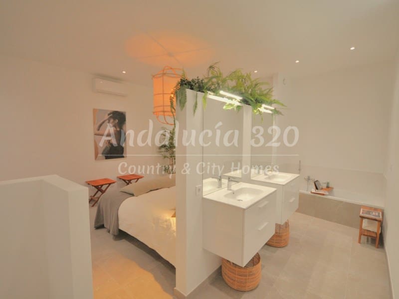 6 soveværelse Finca/Landehus til salg i Almunecar med swimmingpool garage - € 795.000 (Ref: 9602640)