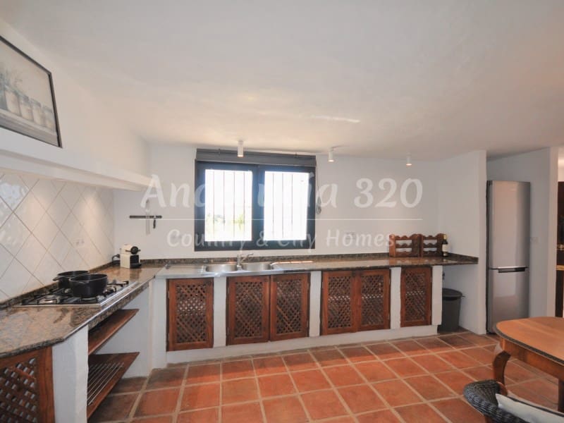 6 soveværelse Finca/Landehus til salg i Almunecar med swimmingpool garage - € 795.000 (Ref: 9602640)