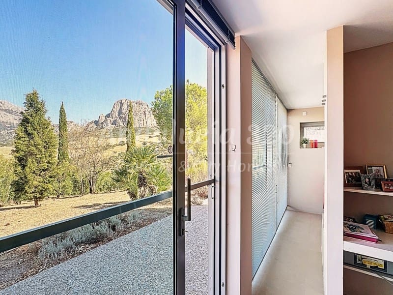 Finca/Casa Rural de 6 habitaciones en Riogordo en venta con piscina - 1.200.000 € (Ref: 9721557)