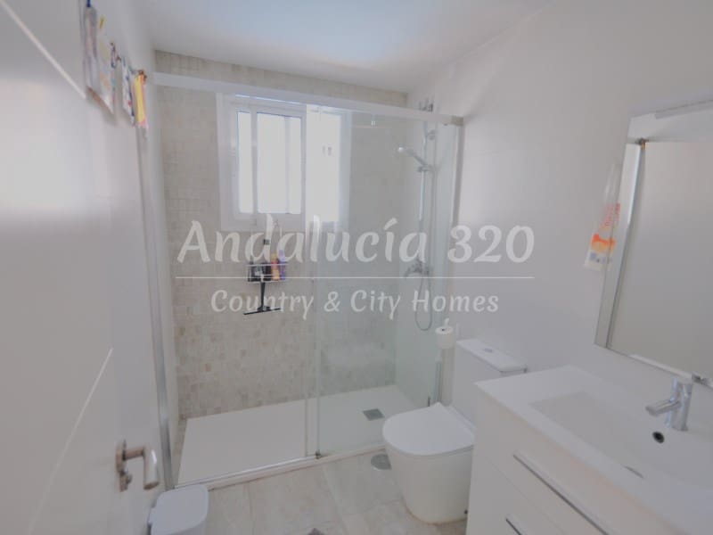 4 Zimmer Villa zu vermieten in Rincon de la Victoria mit Pool Garage - 1.900 € (Ref: 9755561)