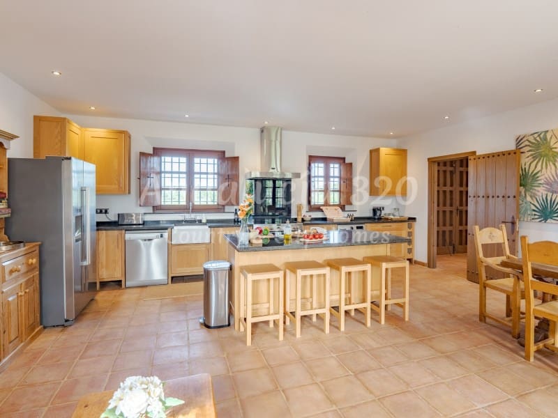 6 bedroom Finca/Country House for sale in Antequera with pool - € 1,180,000 (Ref: 9826602)