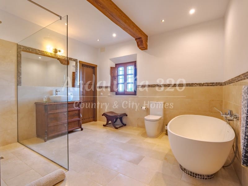 6 bedroom Finca/Country House for sale in Antequera with pool - € 1,180,000 (Ref: 9826602)