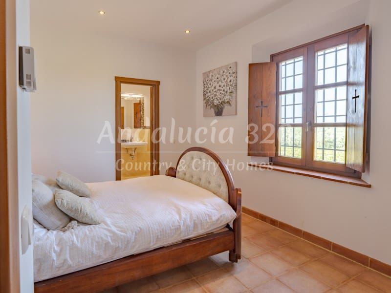 6 bedroom Finca/Country House for sale in Antequera with pool - € 1,180,000 (Ref: 9826602)