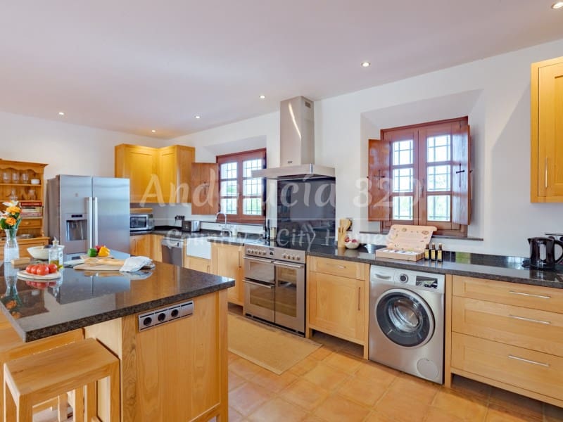 6 bedroom Finca/Country House for sale in Antequera with pool - € 1,180,000 (Ref: 9826602)