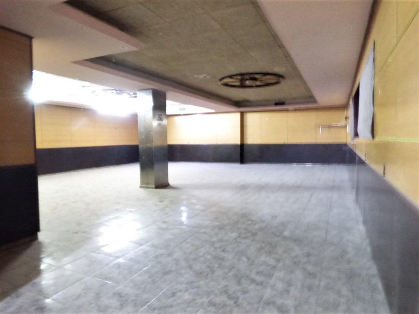 Comercial para venda em Manresa - 159 000 € (Ref: 9552715)