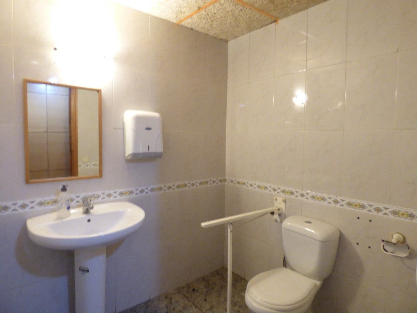 Comercial para venda em Manresa - 159 000 € (Ref: 9552715)
