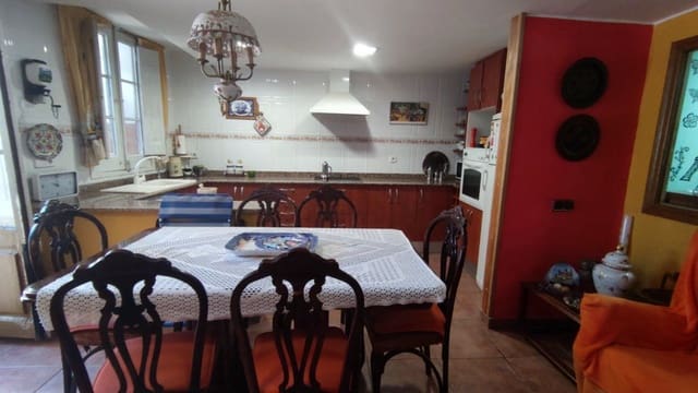 4 makuuhuone Omakotitalo myytävänä paikassa Manresa mukana 
autotalli - 260 000 € (Ref: 9552717)