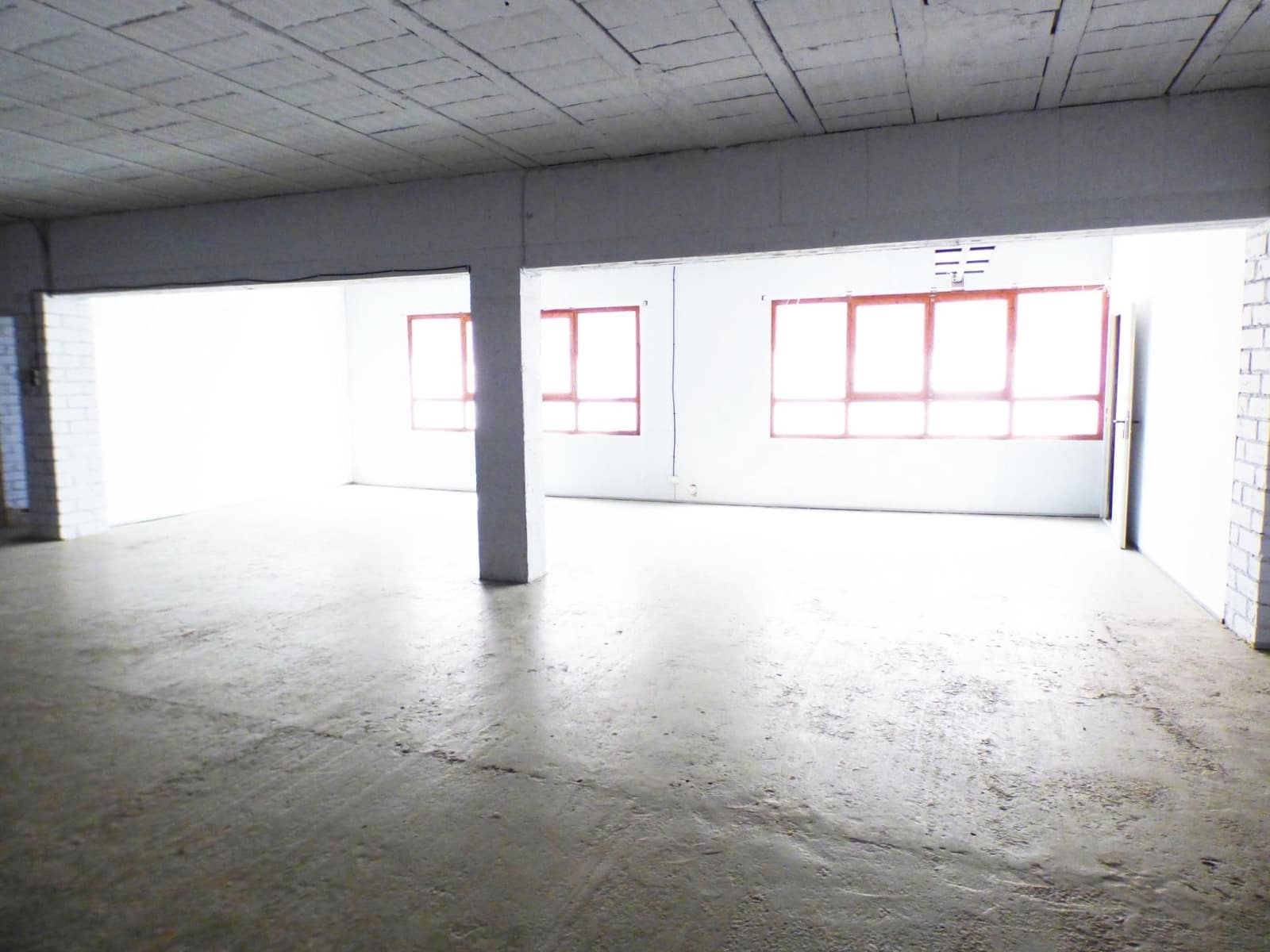 Villa for sale in Manresa - € 170,000 (Ref: 9552718)