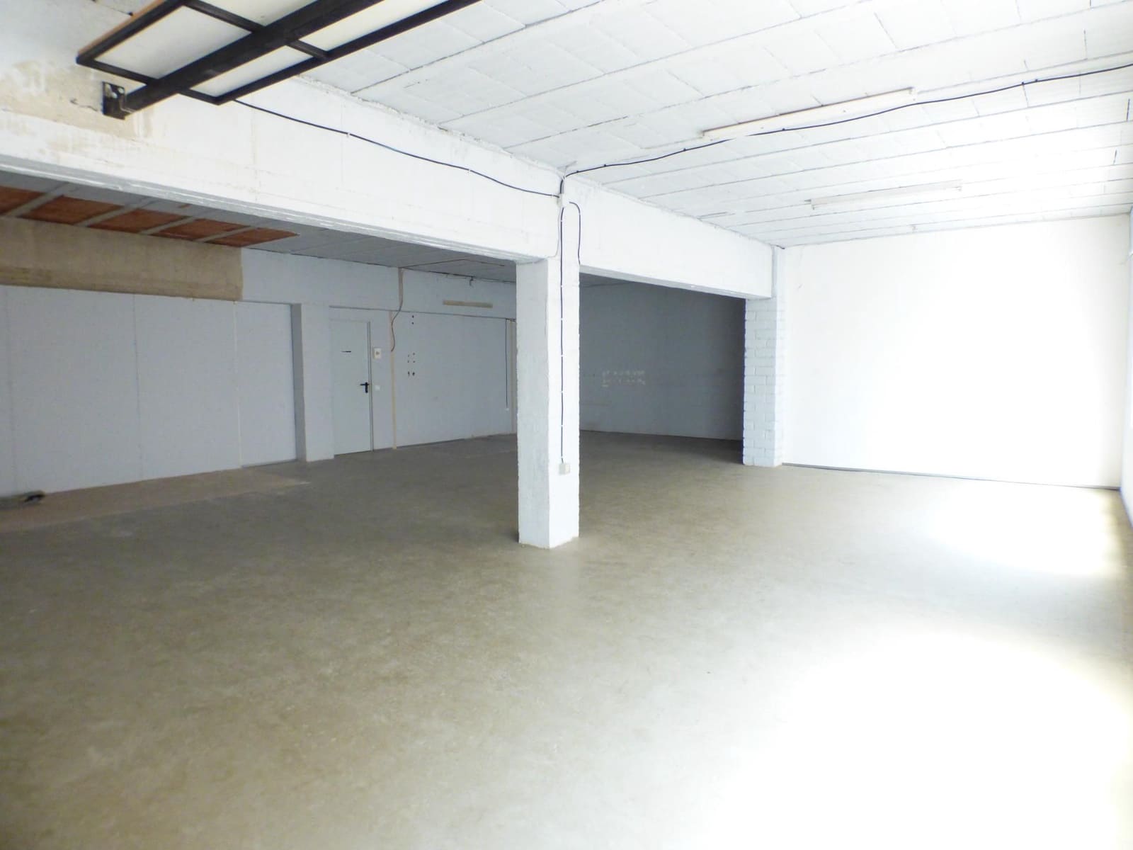 Villa for sale in Manresa - € 170,000 (Ref: 9552718)