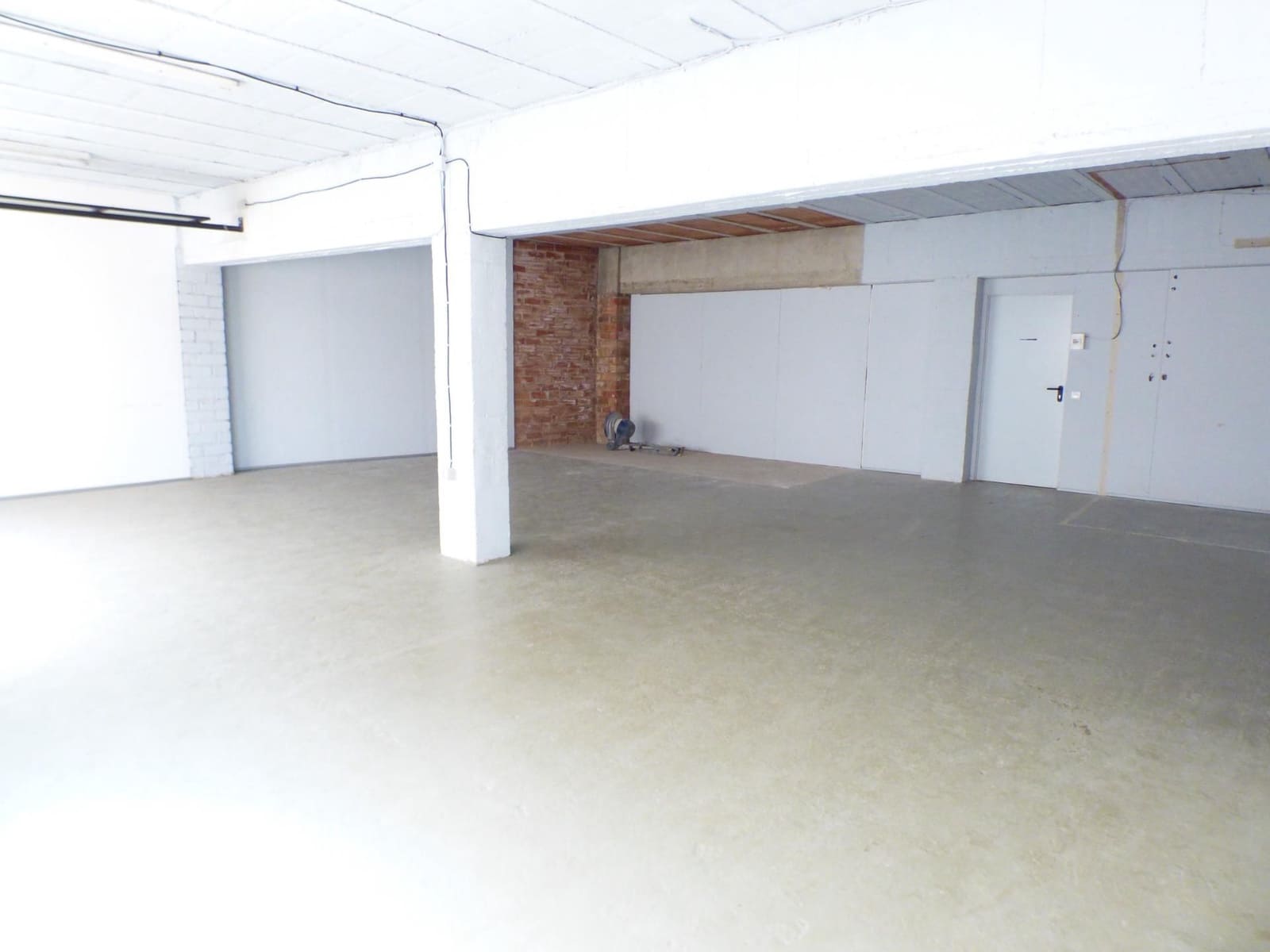 Villa for sale in Manresa - € 170,000 (Ref: 9552718)