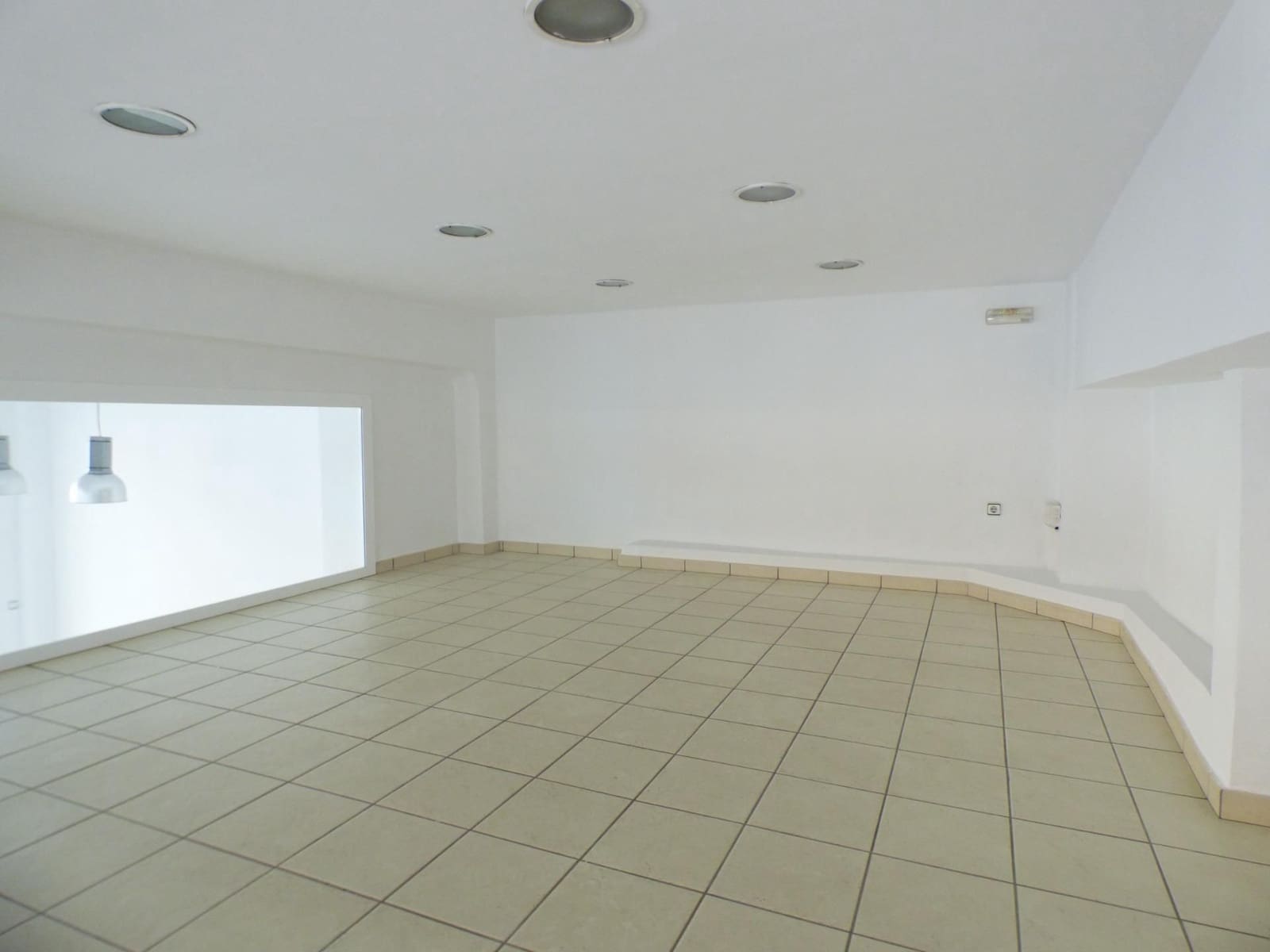 Kommersiell til salgs i Manresa - € 126 000 (Ref: 9552730)