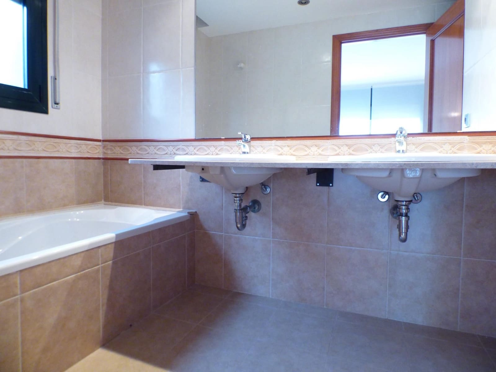 Chalet de 5 habitaciones en Lloret de Mar en venta con piscina - 691.500 € (Ref: 9552732)