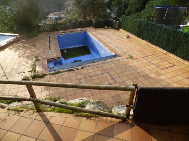 Chalet de 5 habitaciones en Roca Grossa, Lloret de Mar en venta con piscina - 691.500 € (Ref: 9552732)