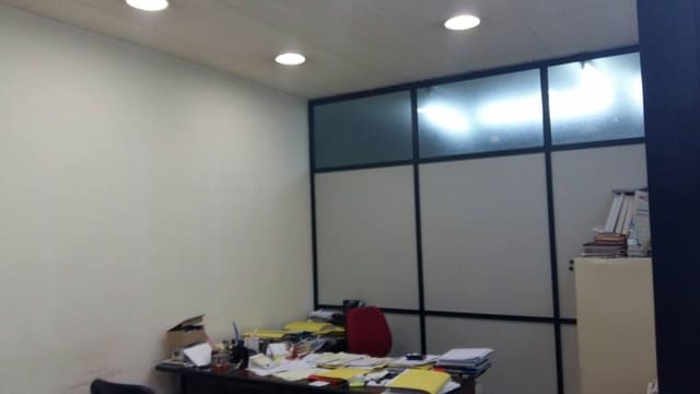 Erhverv til salg i Manresa - € 206.000 (Ref: 9552739)