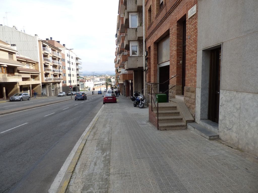 Comercial para venda em Manresa - 92 000 € (Ref: 9552746)