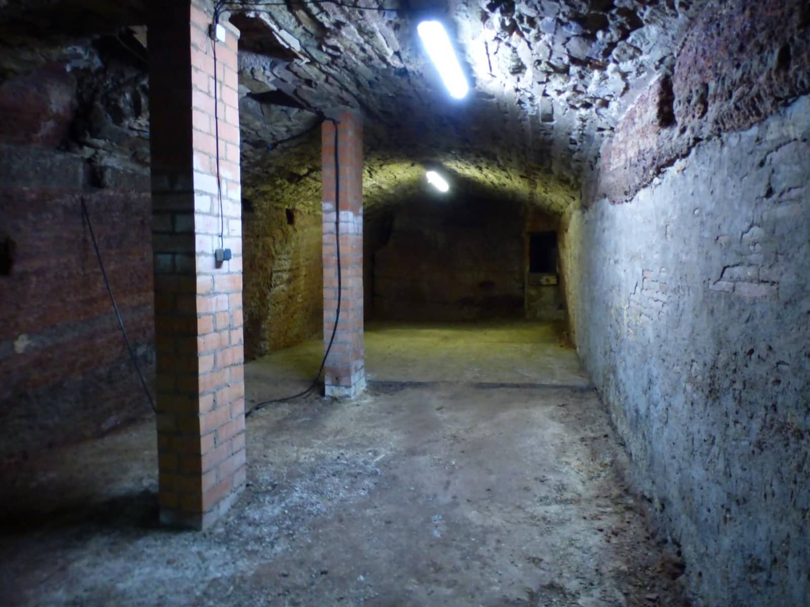 5 bedroom Townhouse for sale in Artes - € 107,000 (Ref: 9552771)