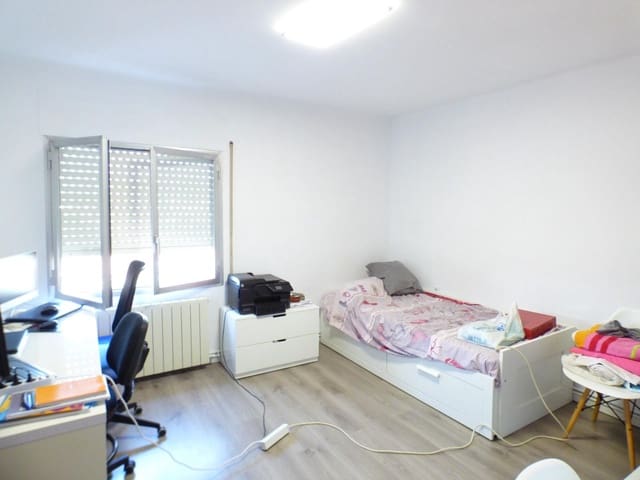 3 makuuhuone Asunto myytävänä paikassa Manresa - 146 000 € (Ref: 9552777)