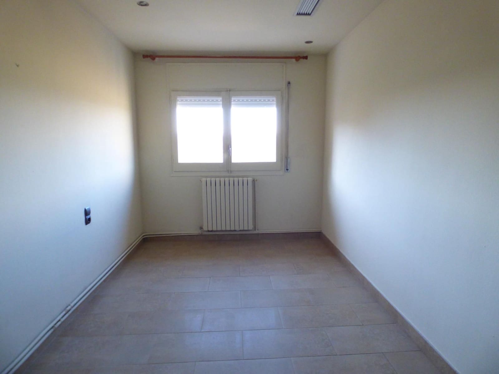 4 bedroom Villa for rent in Cardona with garage - € 1,200 (Ref: 9606991)