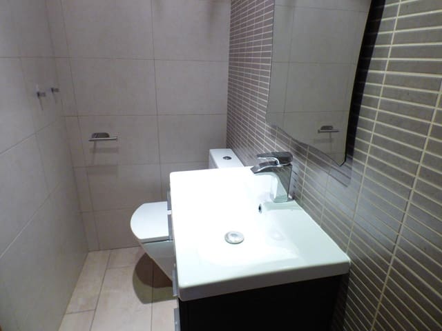 4 bedroom Villa for rent in Cardona with garage - € 1,200 (Ref: 9606991)