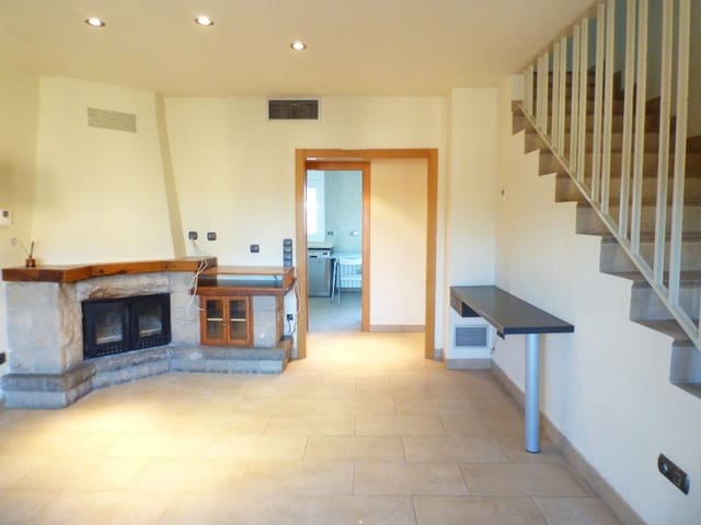 4 bedroom Villa for rent in Cardona with garage - € 1,200 (Ref: 9606991)