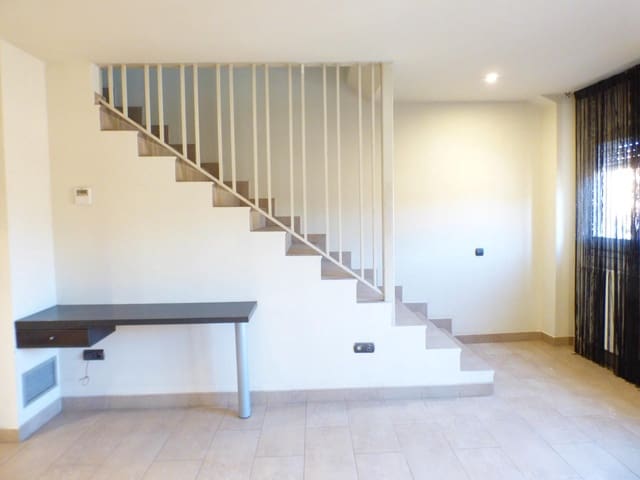 4 bedroom Villa for rent in Cardona with garage - € 1,200 (Ref: 9606991)