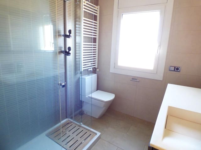 4 bedroom Villa for rent in Cardona with garage - € 1,200 (Ref: 9606991)