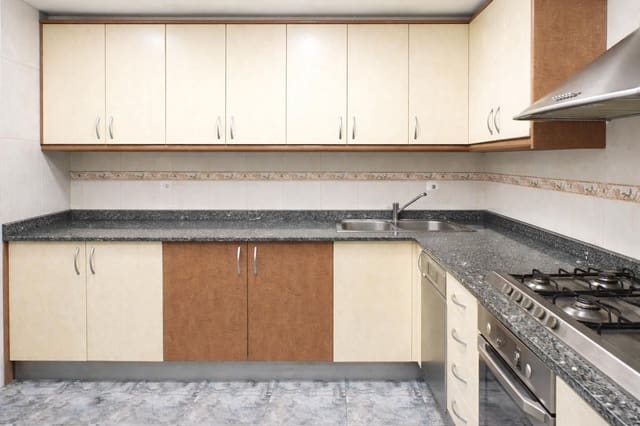 4 makuuhuone Omakotitalo myytävänä paikassa Sant Joan de Vilatorrada mukana 
autotalli - 178 000 € (Ref: 9618866)