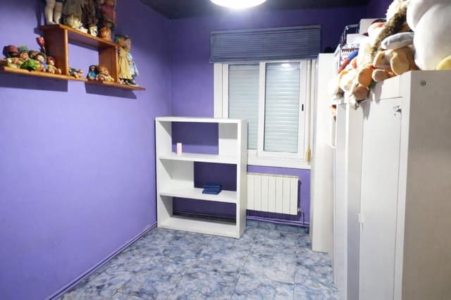 4 makuuhuone Omakotitalo myytävänä paikassa Sant Joan de Vilatorrada mukana 
autotalli - 178 000 € (Ref: 9618866)