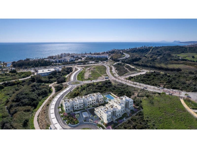 2 bedroom Flat for sale in Bahia Dorada with garage - € 327,000 (Ref: 8610197)