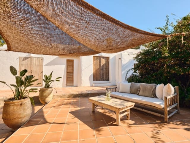 8 slaapkamer Finca/Landhuis te koop in Puig de'n Valls, Santa Eulalia / Santa Eularia met garage - € 6.900.000 (Ref: 8611902)