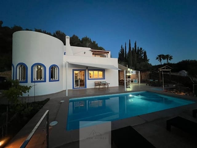 4 sypialnia Willa do wynajęcia w Sant Carles de Peralta, Santa Eulalia / Santa Eularia z basenem garażem - 6 600 € (Ref: 9379240)