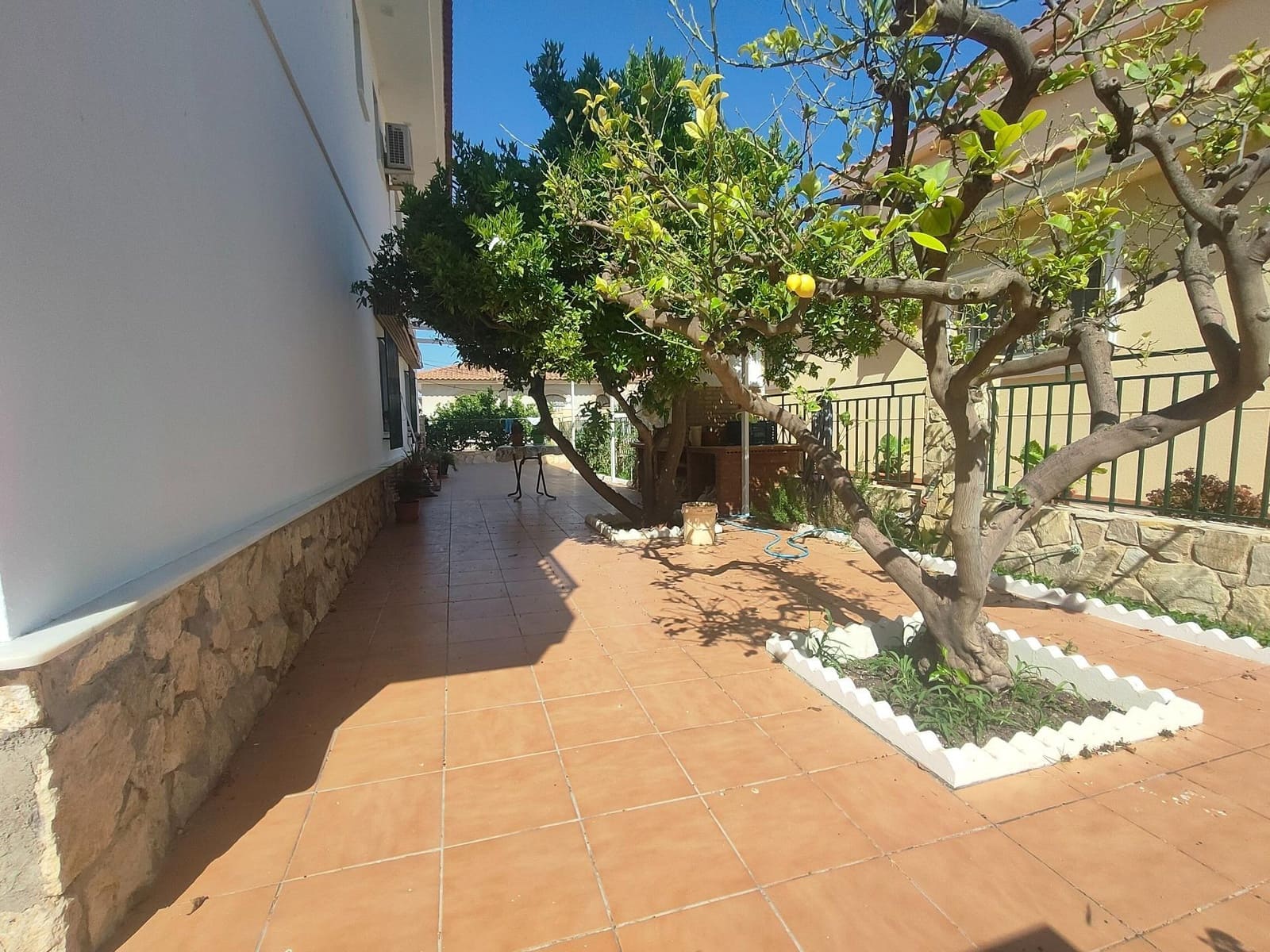 3 bedroom Villa for sale in Cuevas del Almanzora with garage - € 259,000 (Ref: 9936465)