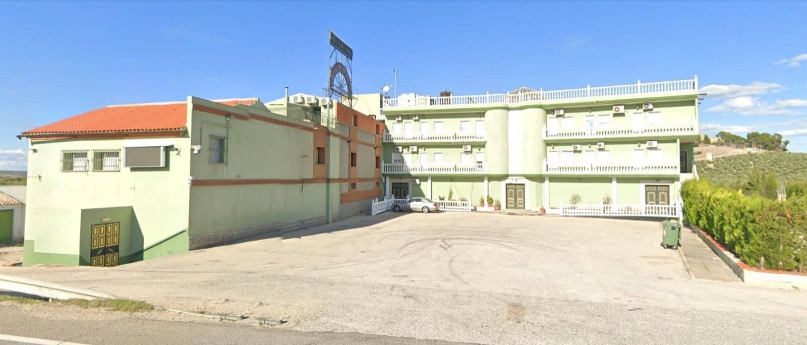 Komercyjne na sprzedaż w Torredonjimeno - 710 000 € (Ref: 8663087)