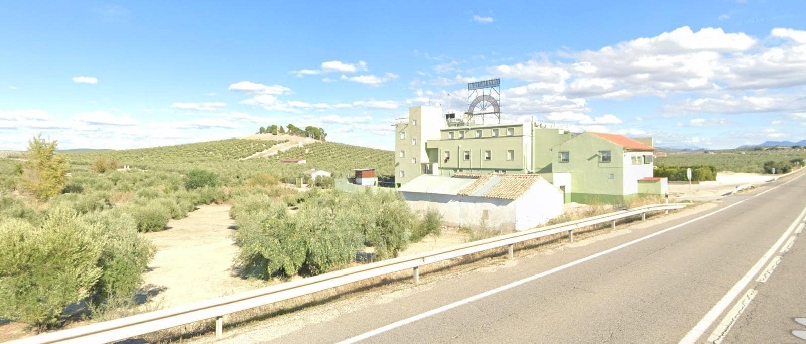 Komercyjne na sprzedaż w Torredonjimeno - 710 000 € (Ref: 8663087)