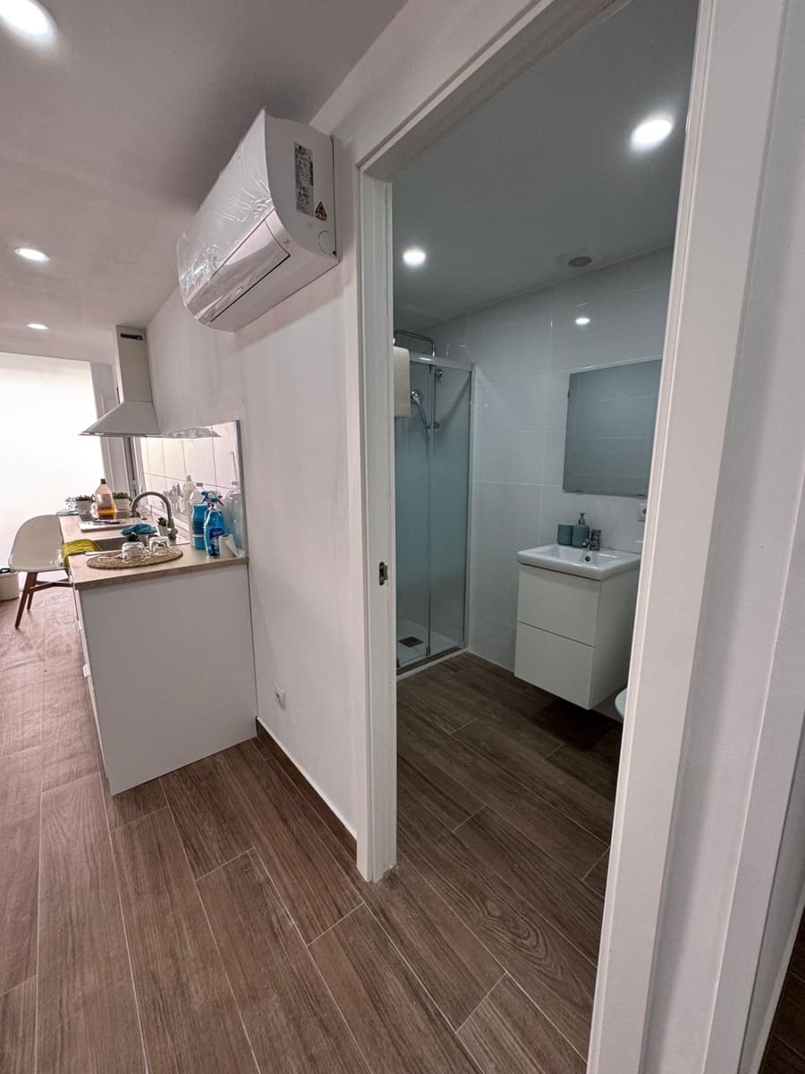 Kommersiell til leie i Magalluf - € 900 (Ref: 9362678)