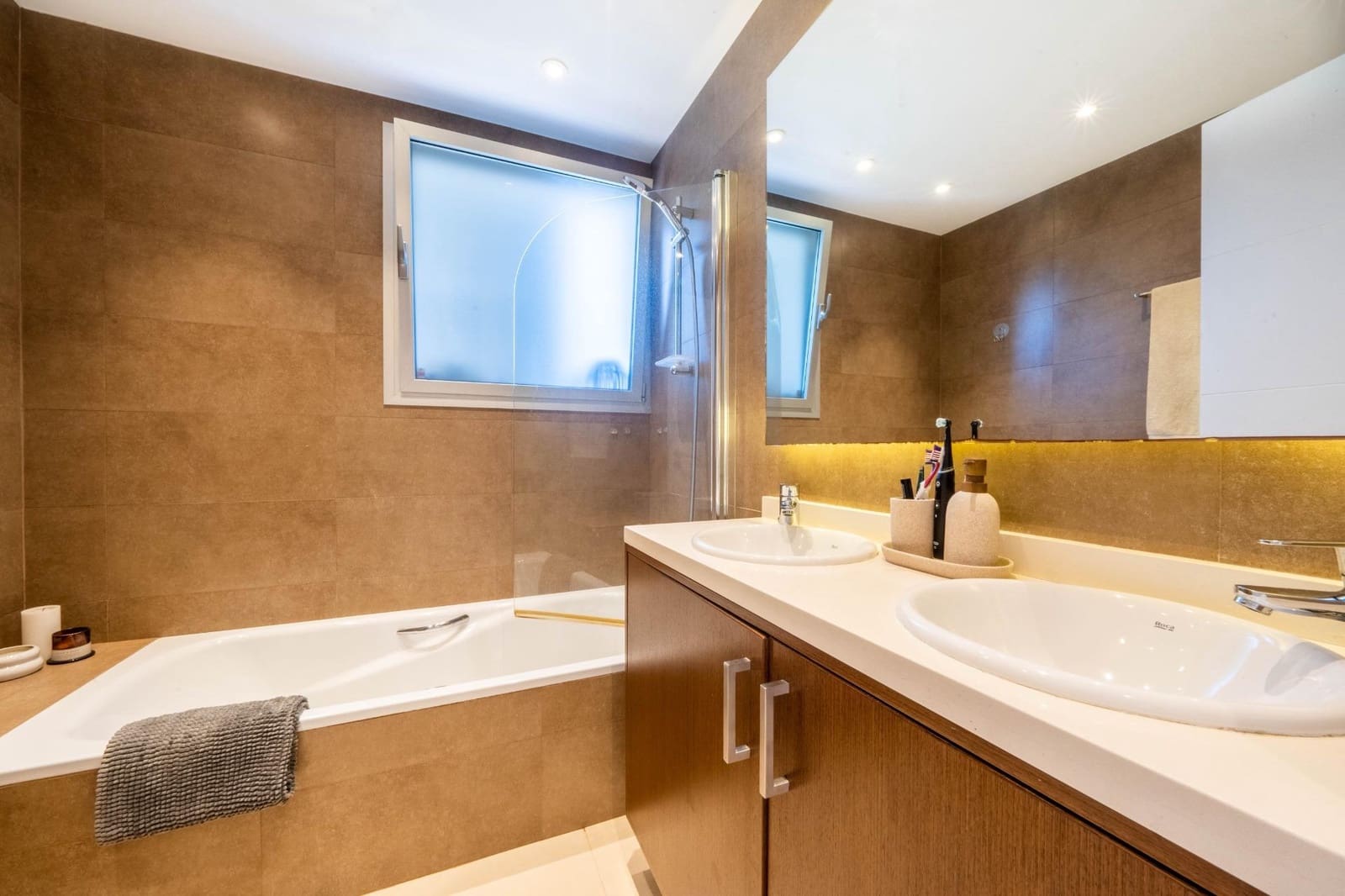 3 bedroom Beach Apartment for sale in Can Pastilla with pool garage - € 710,000 (Ref: 9533824)