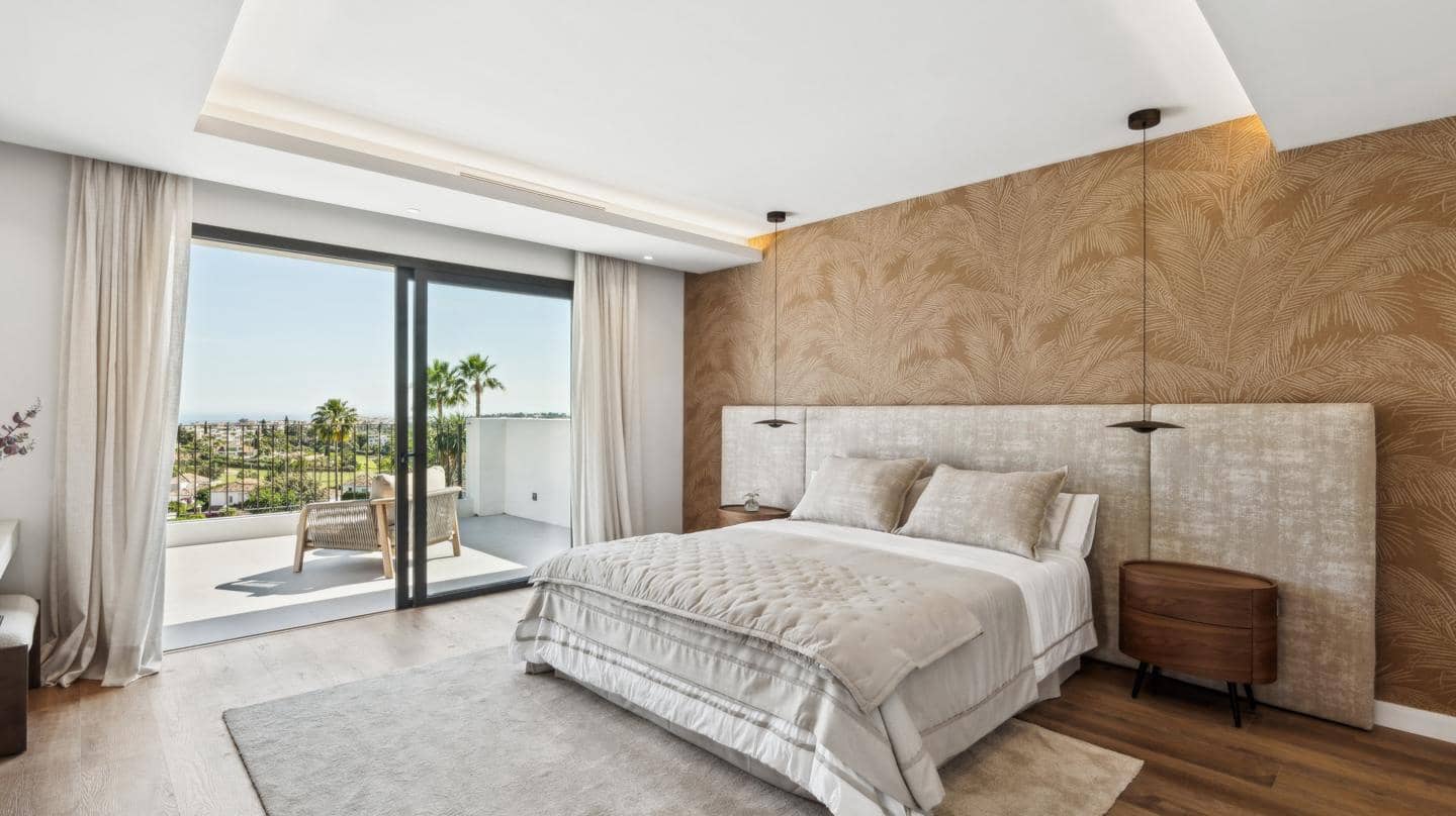 5 bedroom Villa for sale in Marbella with pool garage - € 4,395,000 (Ref: 10023366)