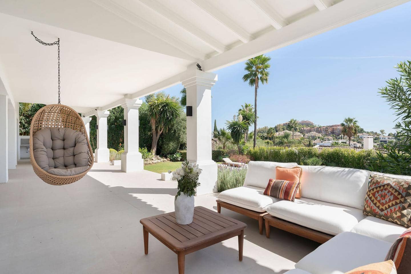 5 bedroom Villa for sale in Marbella with pool garage - € 4,395,000 (Ref: 10023366)