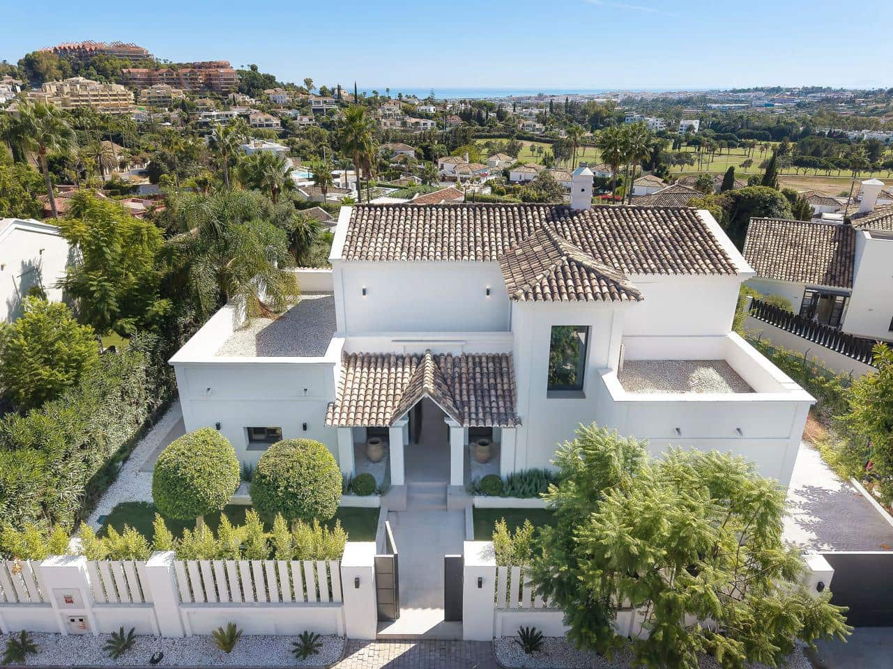 5 bedroom Villa for sale in Marbella with pool garage - € 4,395,000 (Ref: 10023366)