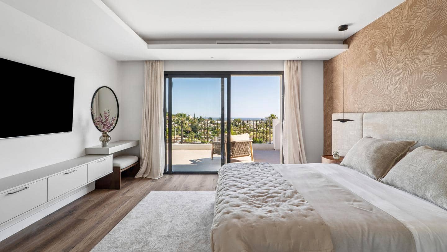 5 bedroom Villa for sale in Marbella with pool garage - € 4,395,000 (Ref: 10023366)