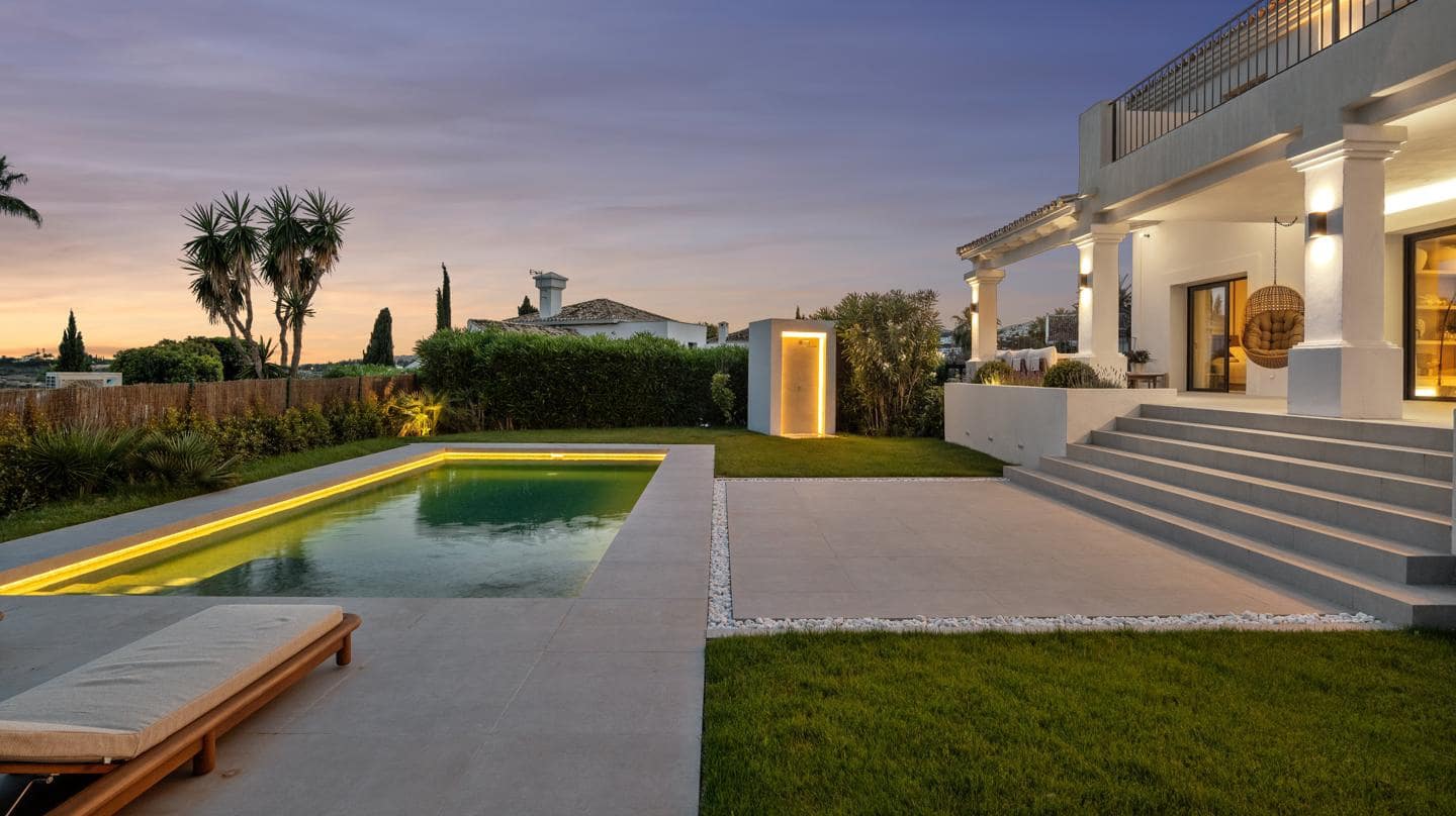 5 bedroom Villa for sale in Marbella with pool garage - € 4,395,000 (Ref: 10023366)
