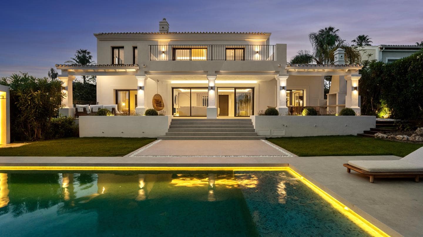 5 bedroom Villa for sale in Marbella with pool garage - € 4,395,000 (Ref: 10023366)