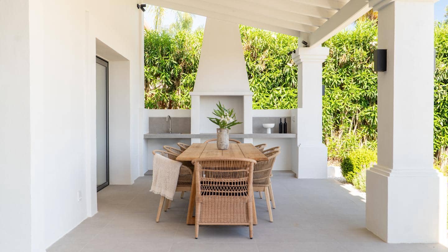 5 bedroom Villa for sale in Marbella with pool garage - € 4,395,000 (Ref: 10023366)