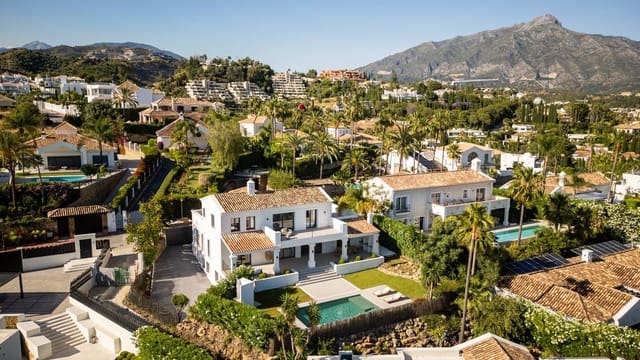 5 bedroom Villa for sale in Los Naranjos, Marbella with pool garage - € 4,395,000 (Ref: 10023366)