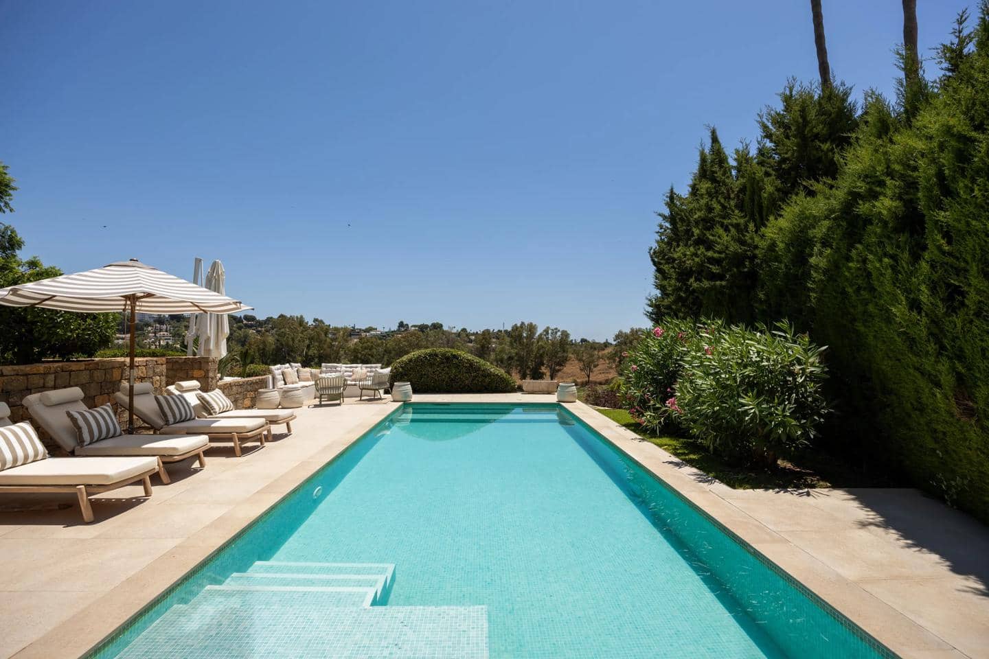 4 Zimmer Villa zu verkaufen in Benahavis mit Pool Garage - 2.095.000 € (Ref: 10023367)